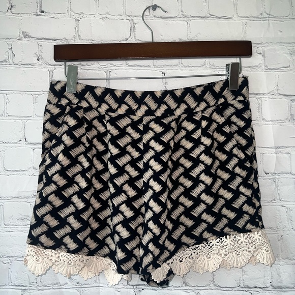 A. Byer Black & Cream High Waist shorts size S - Picture 2 of 10